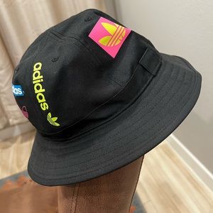 Adidas bucket hat.